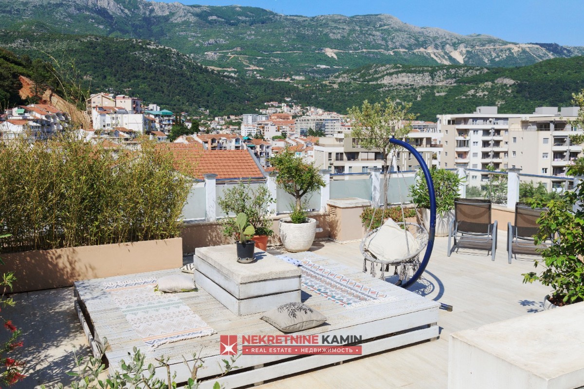 Three-Bedroom Apartment with Roof Terrace and Parking, Maslinski Put, Budva